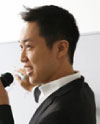 岡　秀樹氏
